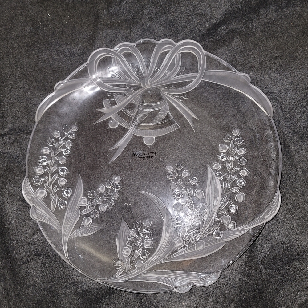 Vintage Home Beautiful bells and bows elegant 15" hostess etched glass platter - Picture 3 of 8